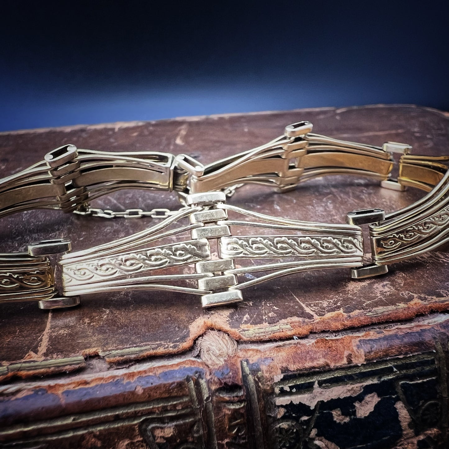 Halbstarres Armband aus 18 Karat Gold, Italien, ca. 1940.