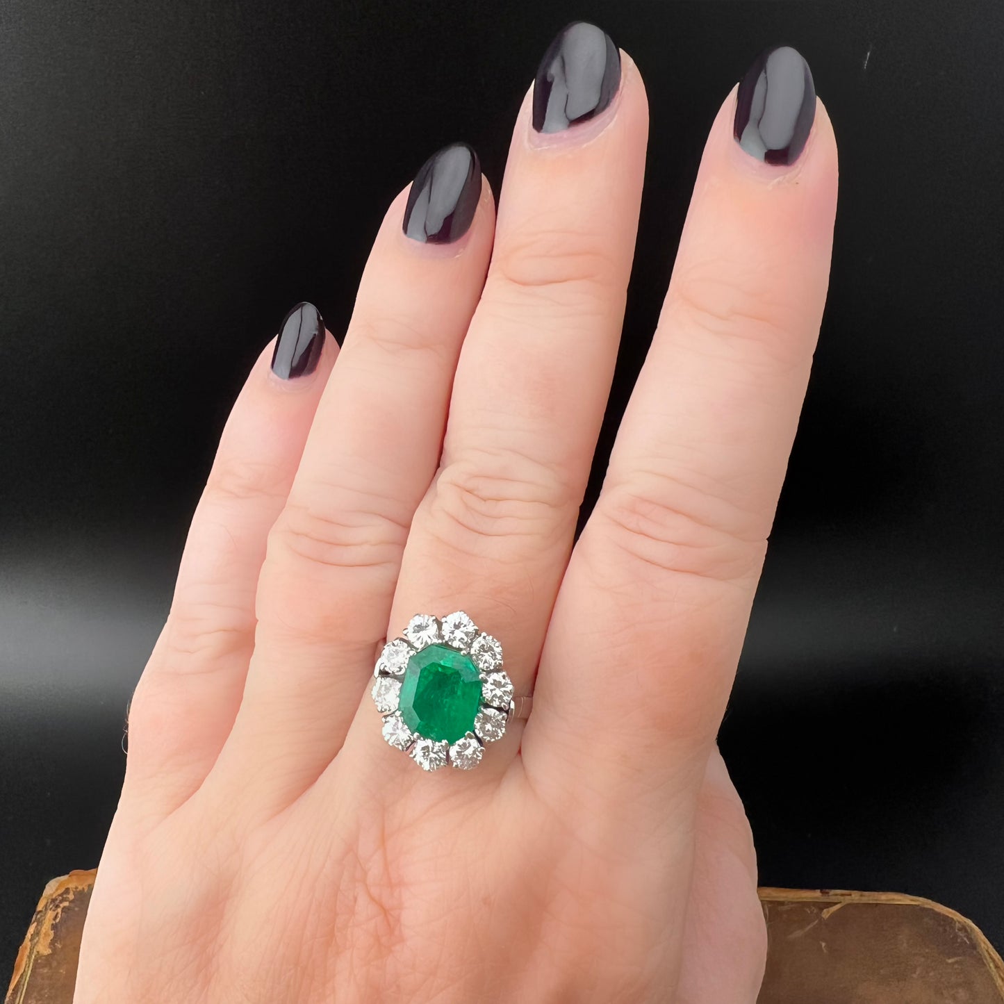 Colombian emerald and diamond ring, 18k gold