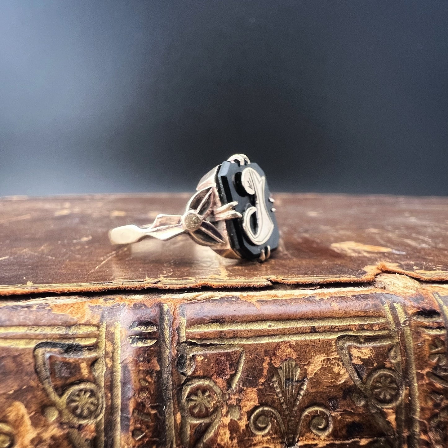 Vintage 9ct English gold ring with onyx and initial J.