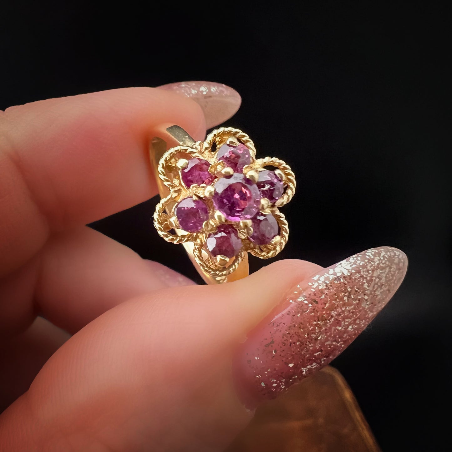 Vintage 9ct gold daisy ring with rubies