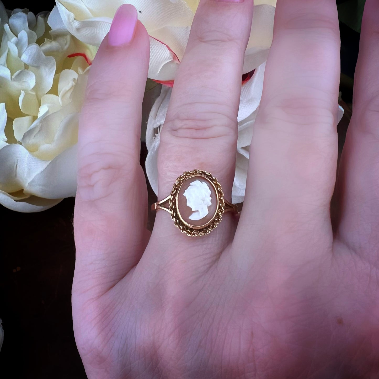 Anello vintage con cammeo scolpito – Birmingham, 1966
