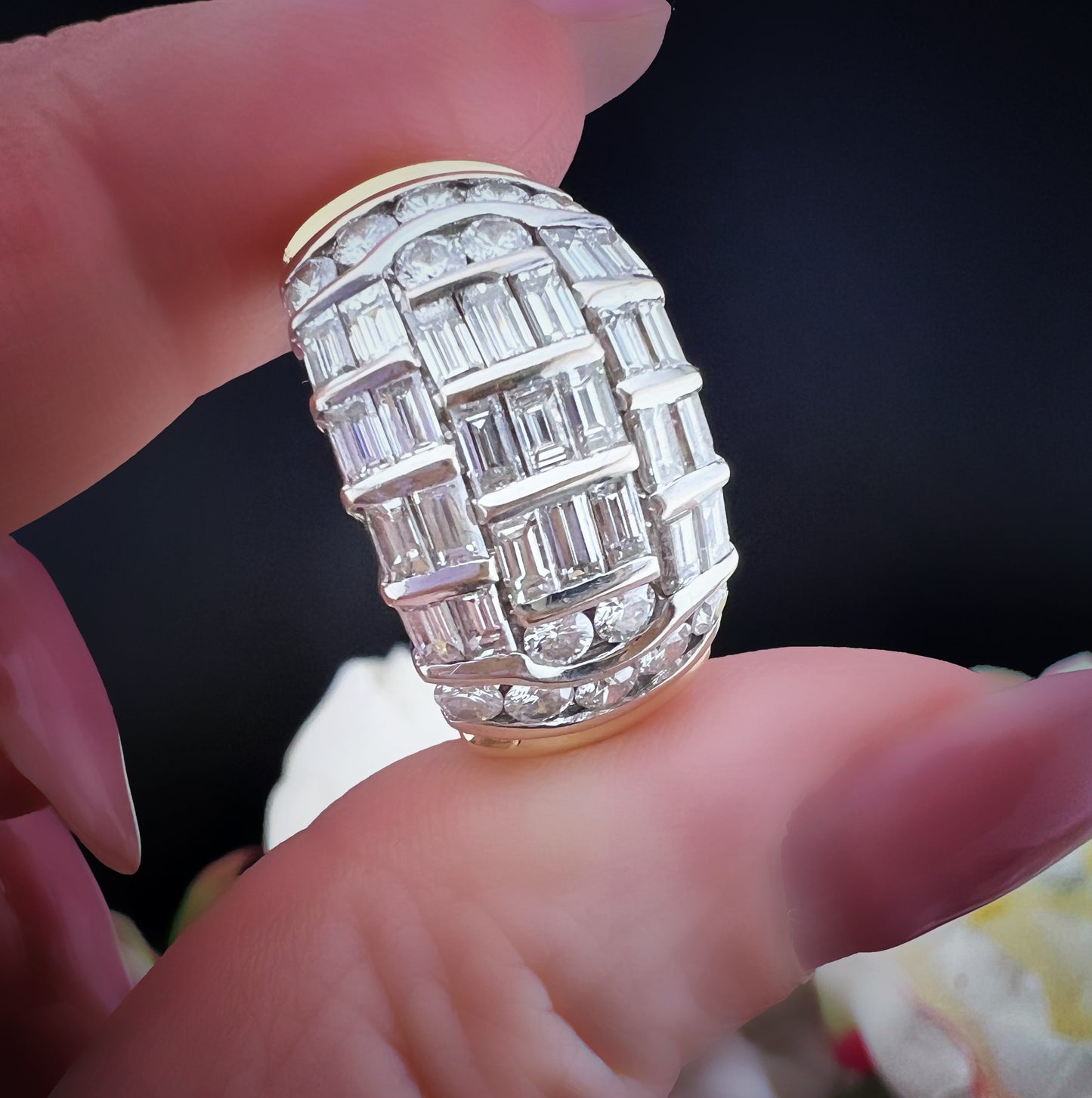 Vintage-Bandring aus 18 Karat Gelbgold mit Baguette- und runden Diamanten – insgesamt 2,31 ct