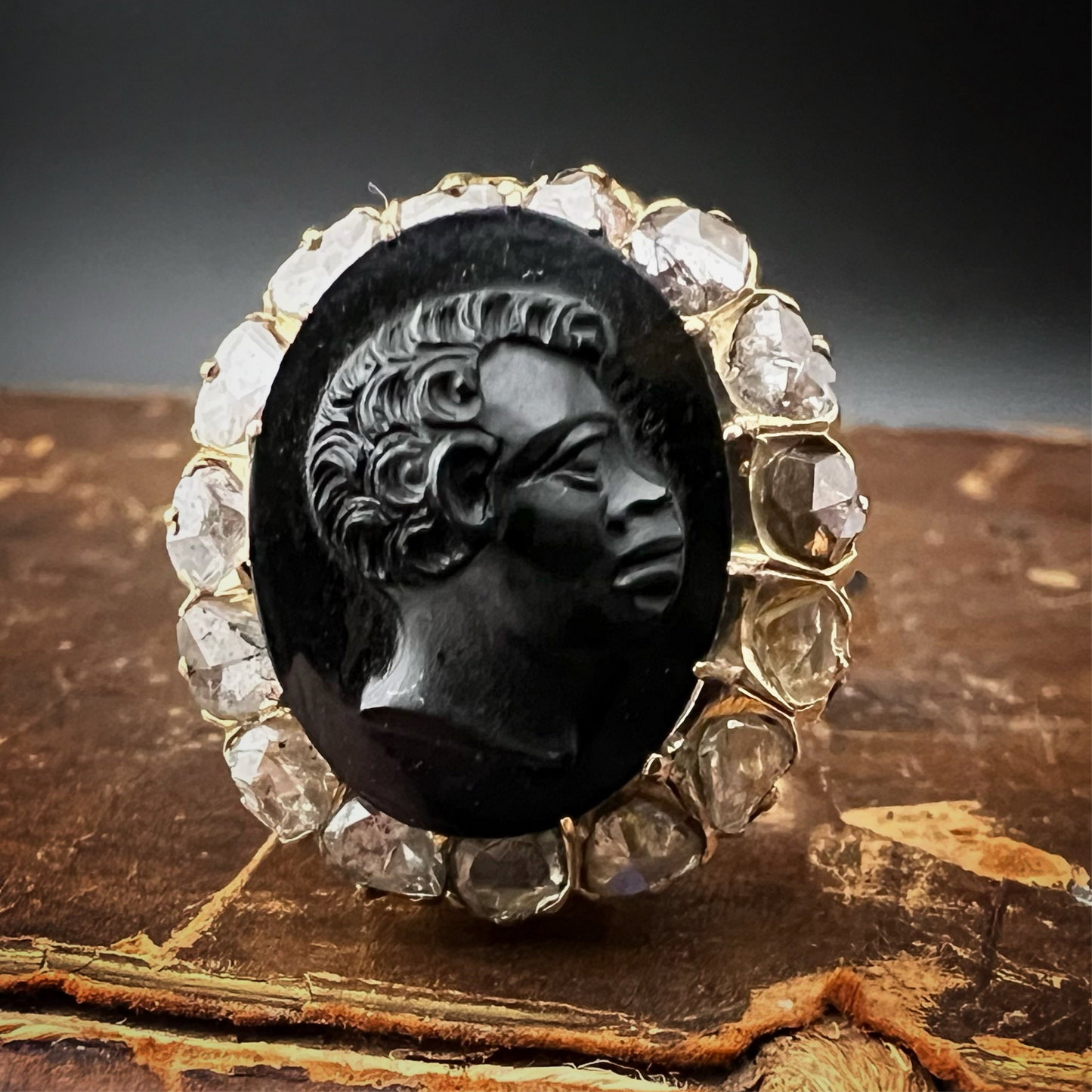 Goldring mit Onyx und Diamant Blackmoor