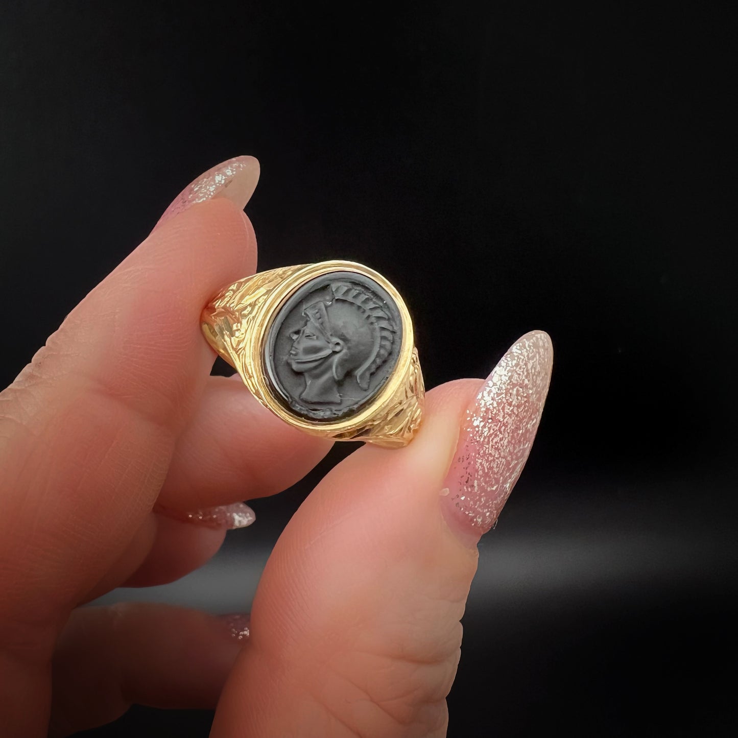 Vintage English 9ct gold ring with onyx cameo