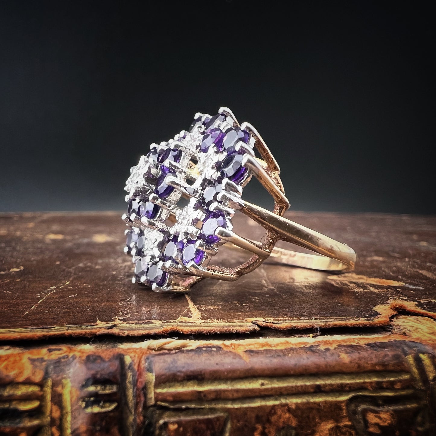 Large flower ring in gold, amethysts and diamonds - Birmingham 1954
