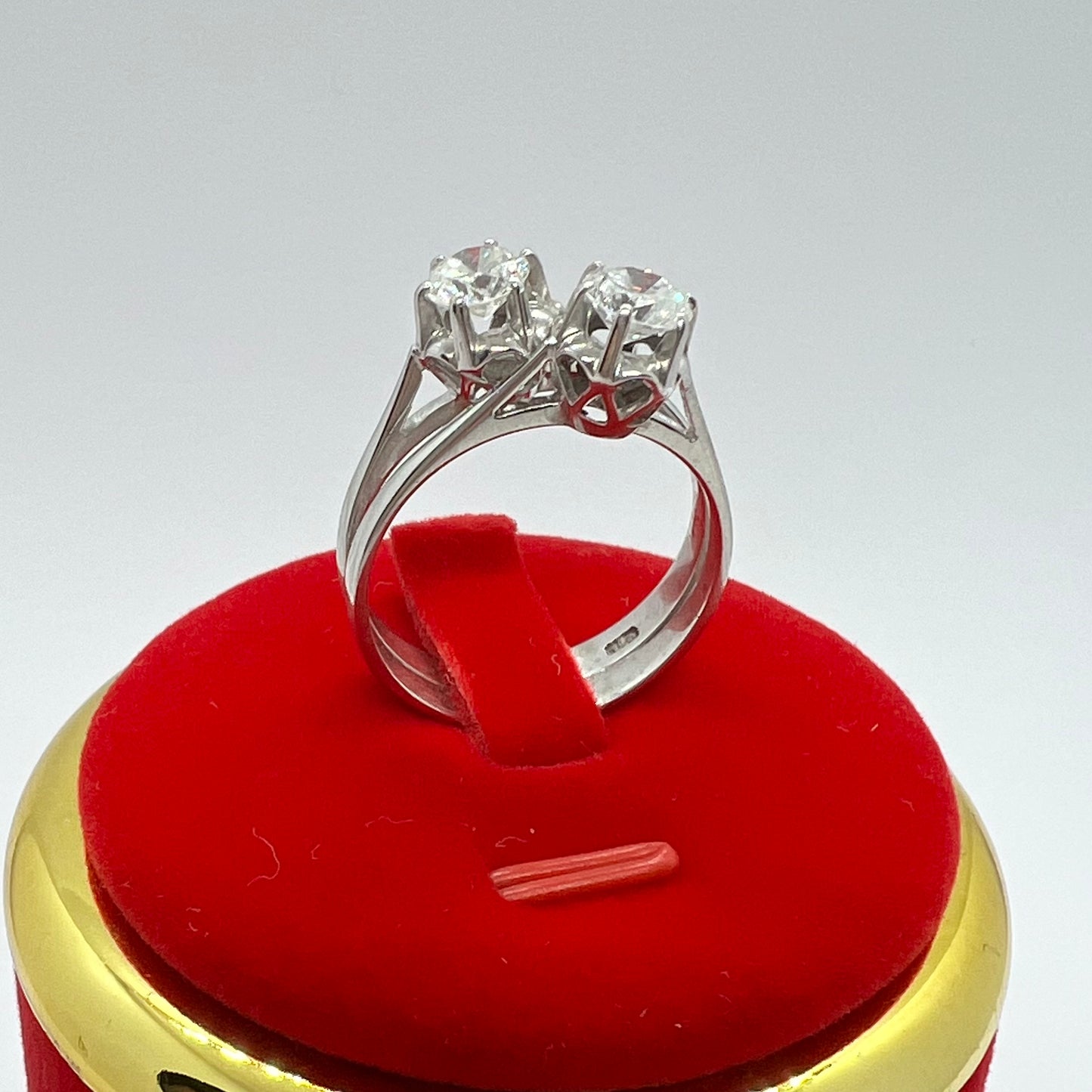 Anello “toi et moi” o contrariè oro bianco 18 kt e diamanti .52/.55 - .46/.48 ct. GIA