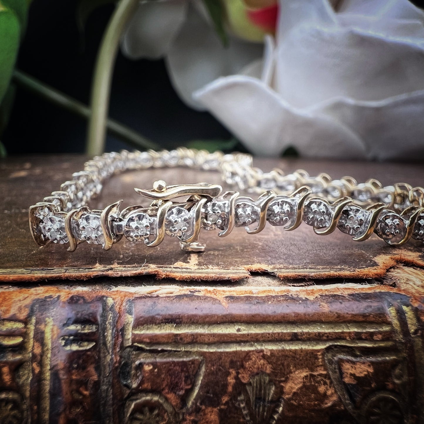 Bracciale tennis vintage in oro giallo e bianco e diamanti