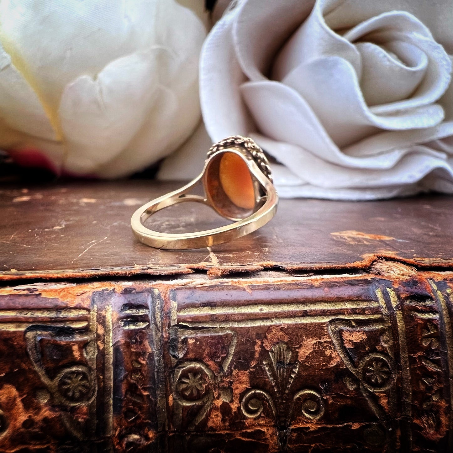 Anello vintage con cammeo scolpito – Birmingham, 1966
