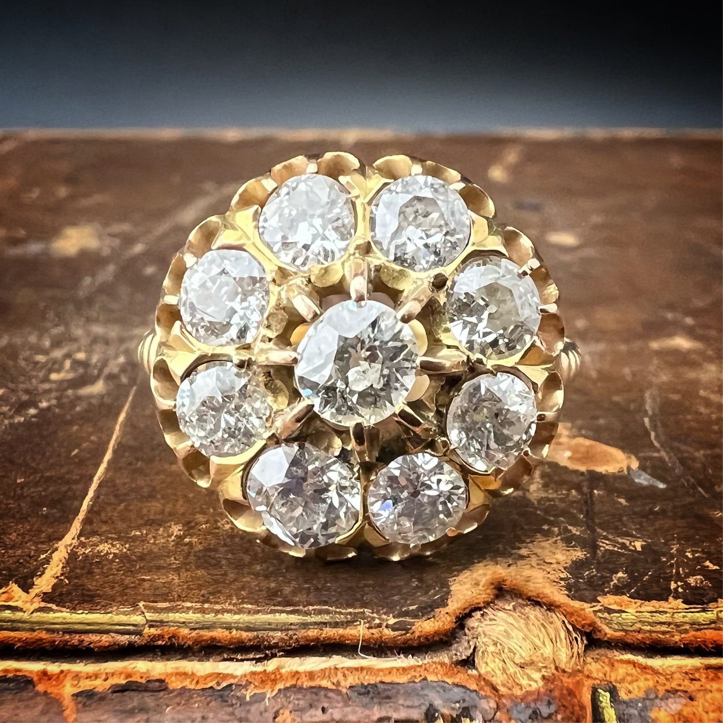 Antique Large Daisy Ring in 18K Gold with Old Mine Cut Diamonds