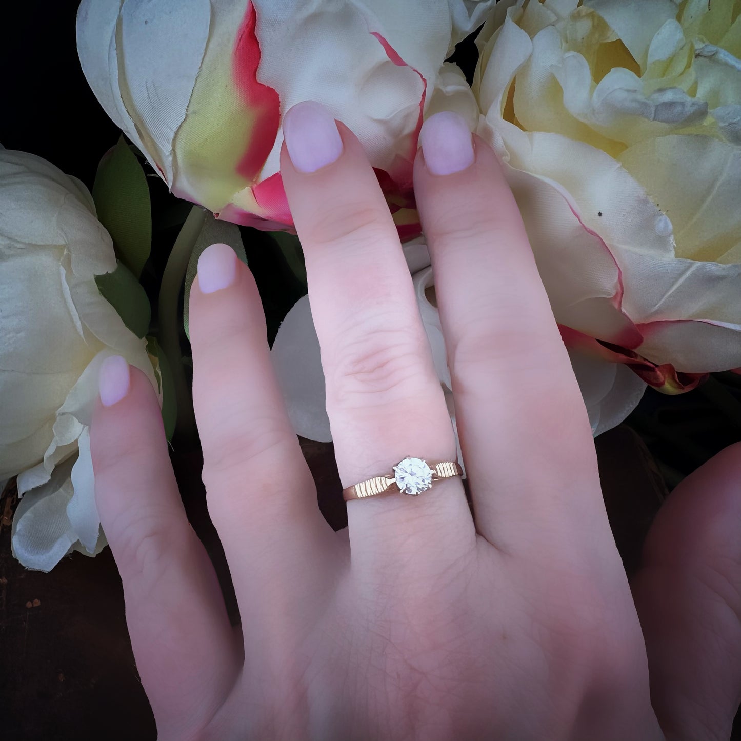 💍 Anello solitario vintage in oro giallo con cubic zirconia – montatura a corona