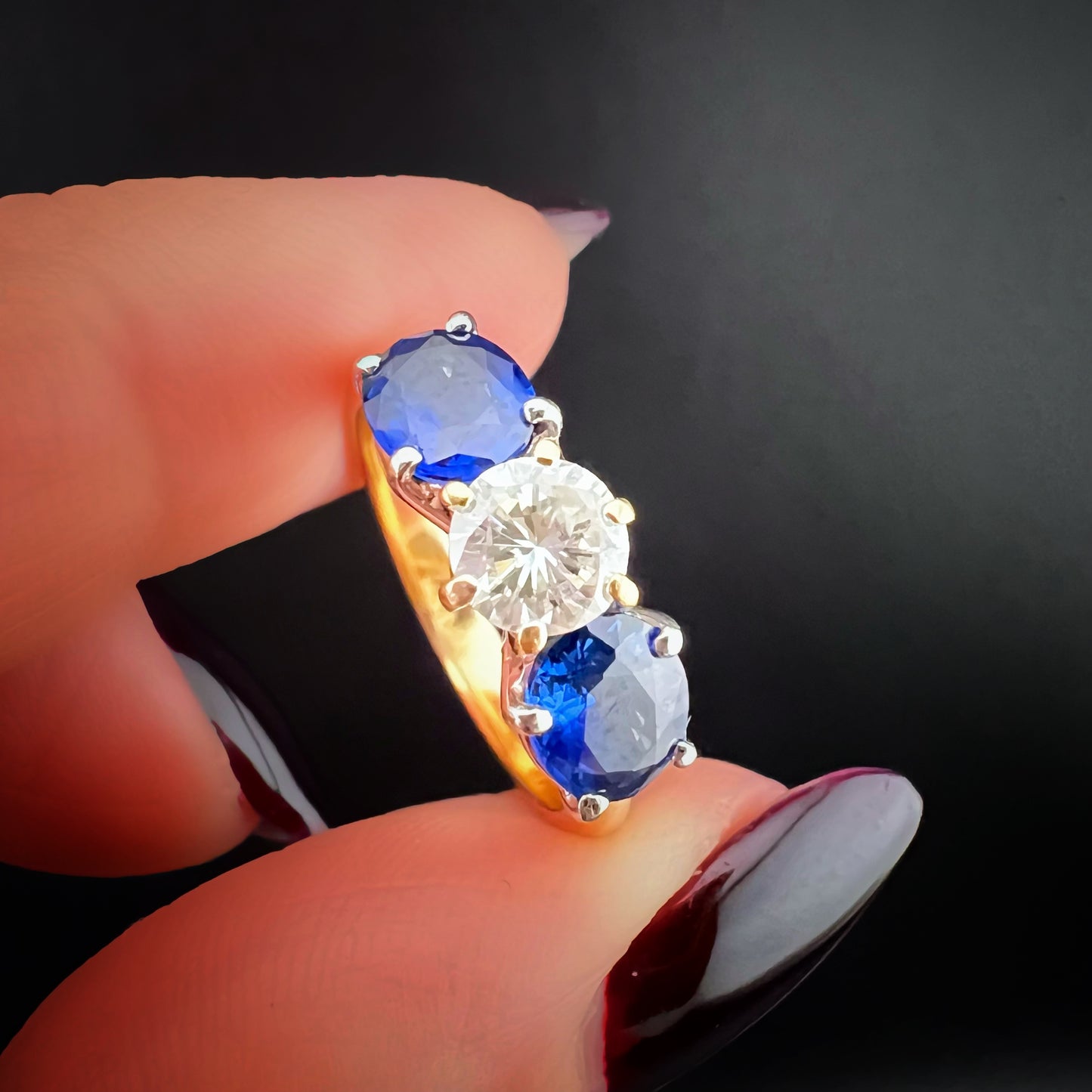 18k gold diamond and sapphire ring. Italy, c. 1920.