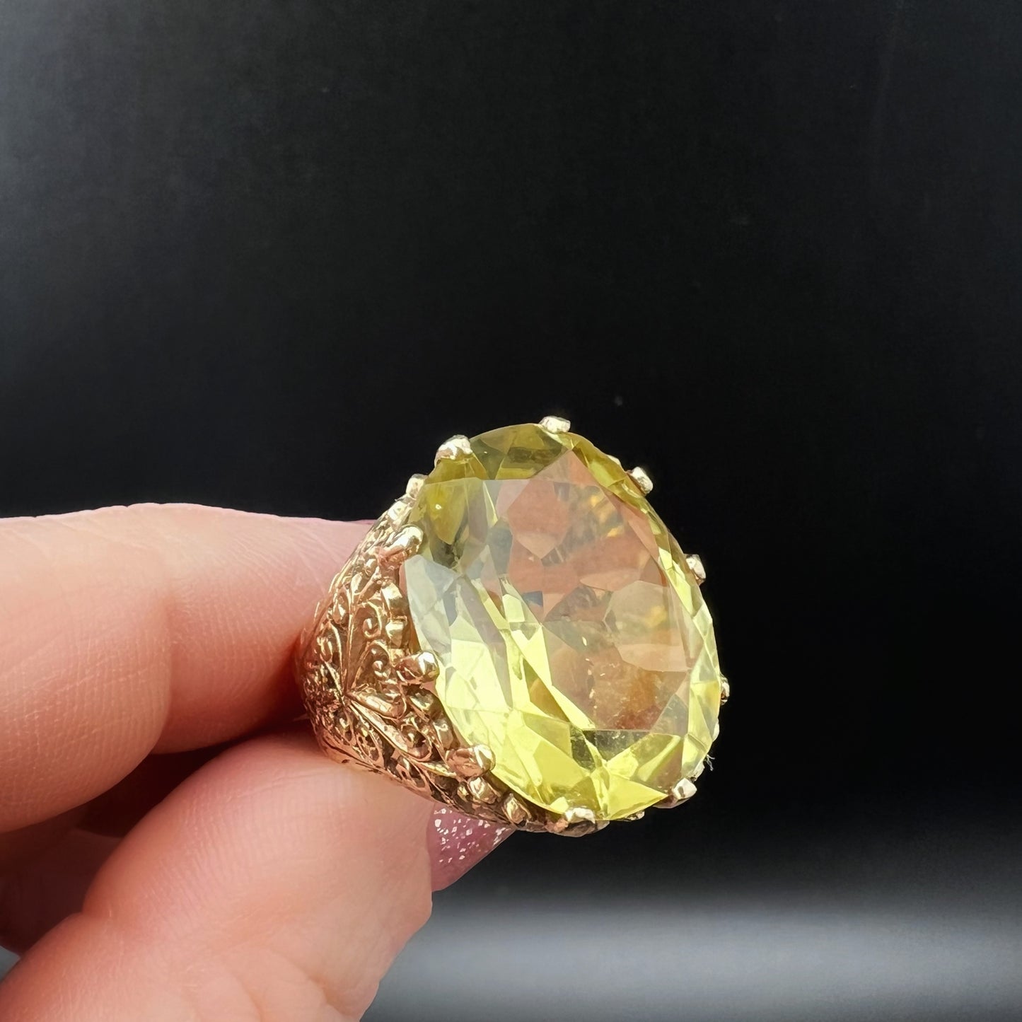 Gold cocktail ring with lemon citrine 35 ct London 1967