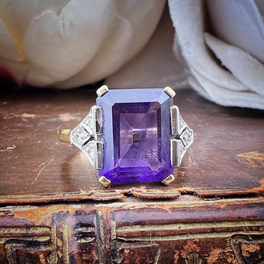 Anello Vintage in Oro Giallo e Bianco con Ametista e Diamanti – Londra, Inghilterra