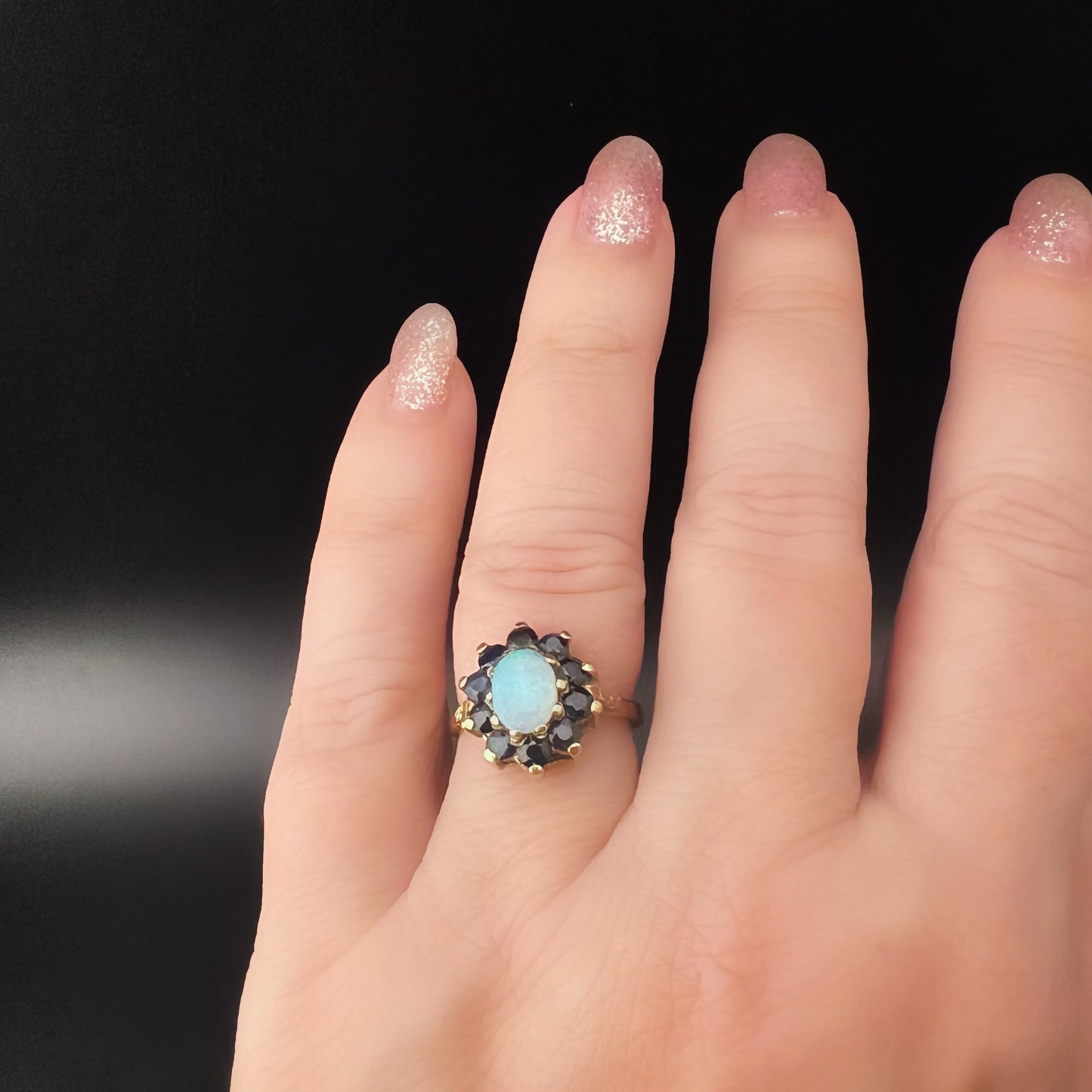 Vintage 9 Karat Gold Gänseblümchenring mit Opal und Saphiren