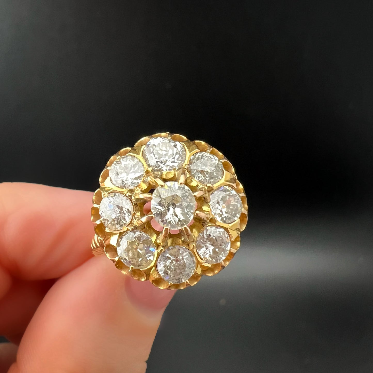 Antique Large Daisy Ring in 18K Gold with Old Mine Cut Diamonds