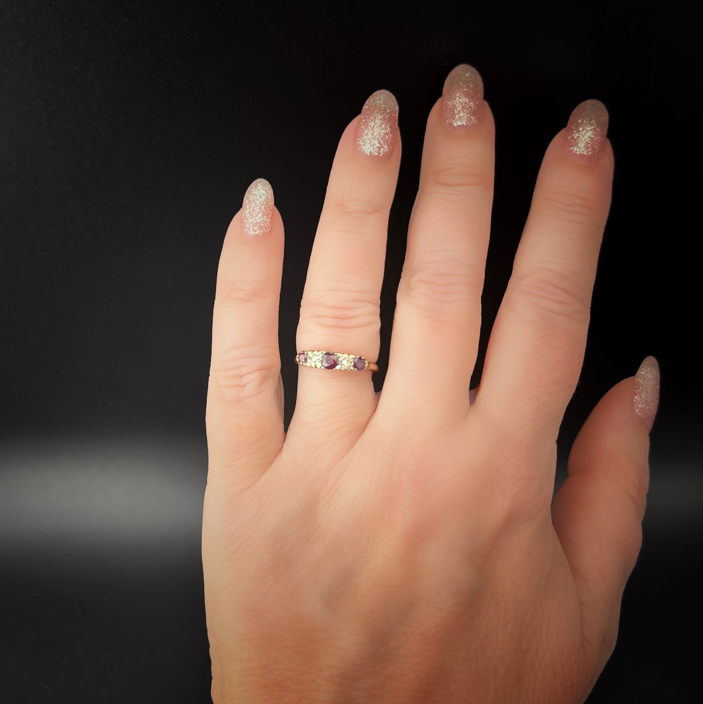 Anello vintage inglese anni ’70 in oro 9 ct. con granati e diamanti