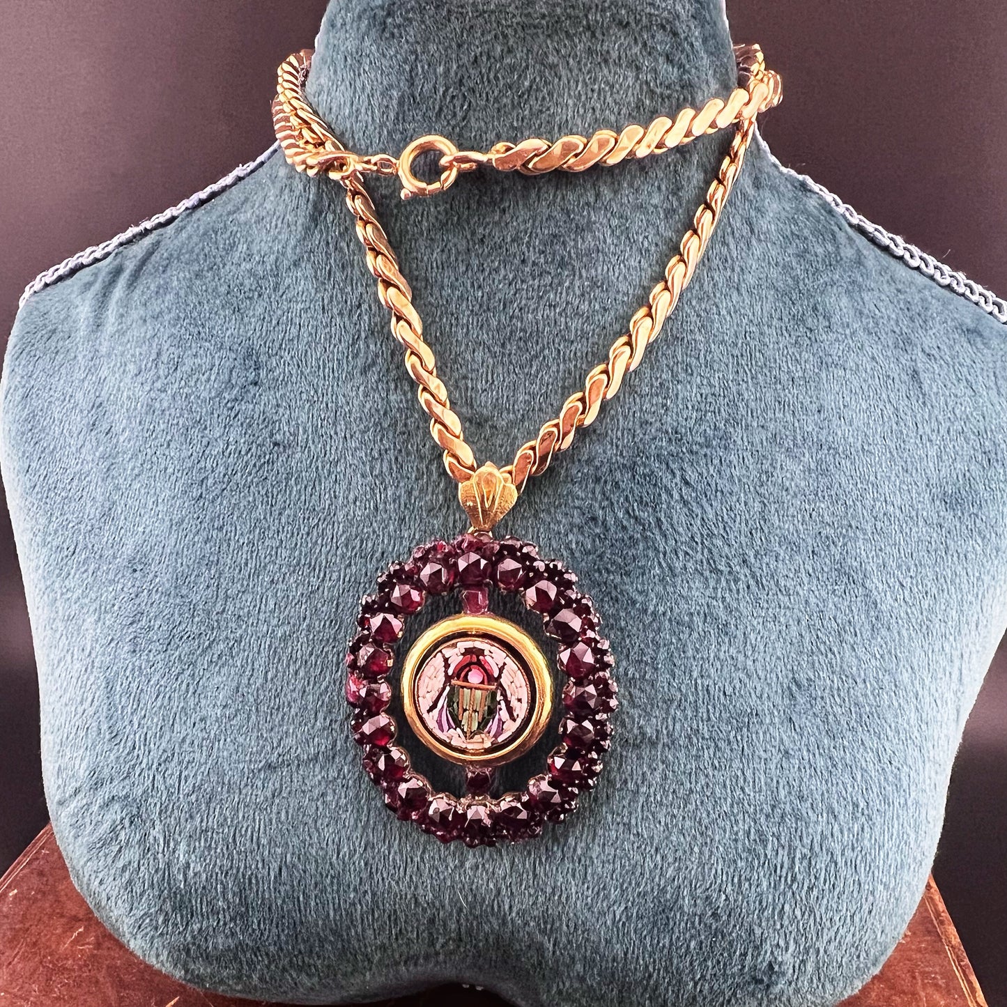 18K gold chain and pendant with scarab micromosaic