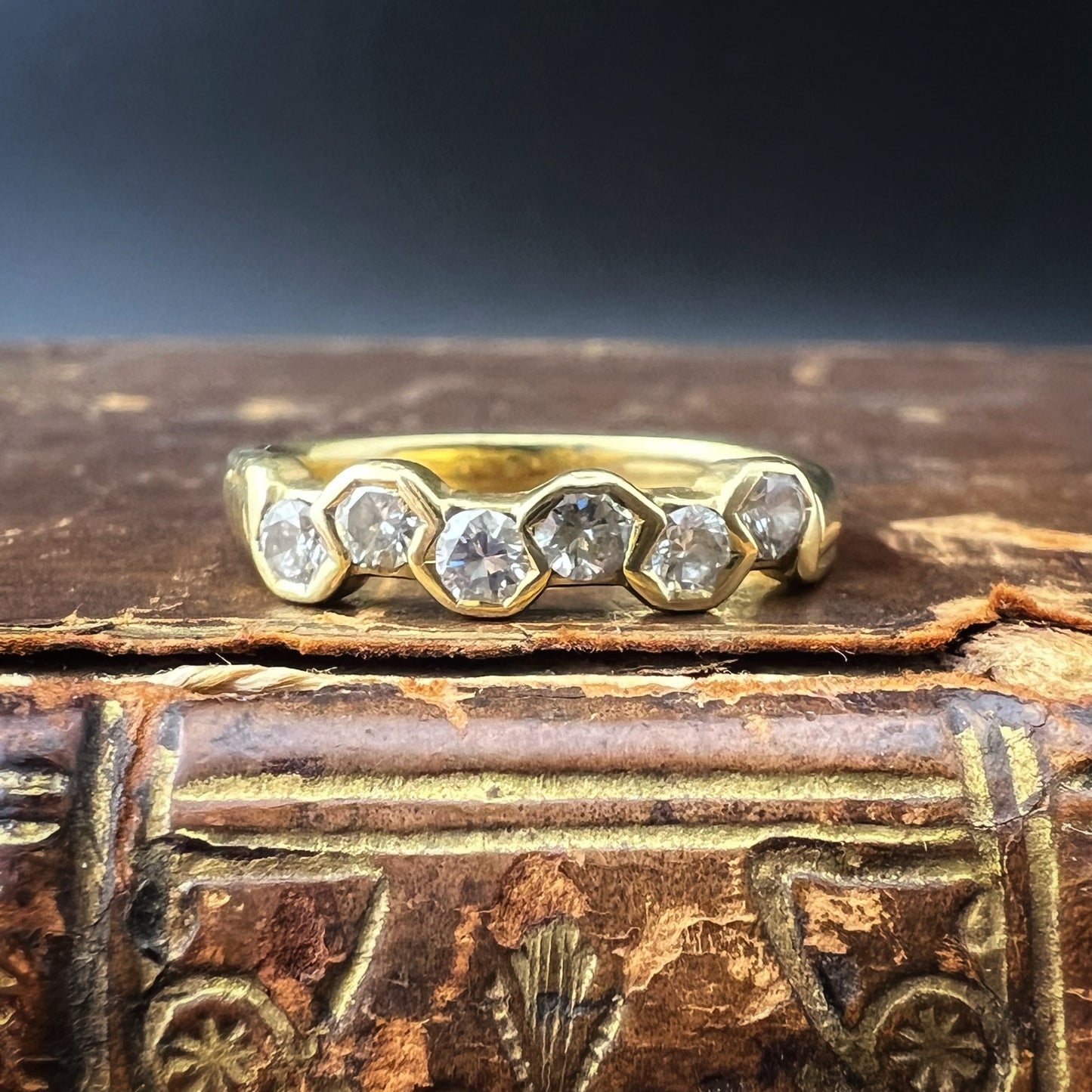 18k gold Riviera wedding ring with honeycomb diamonds