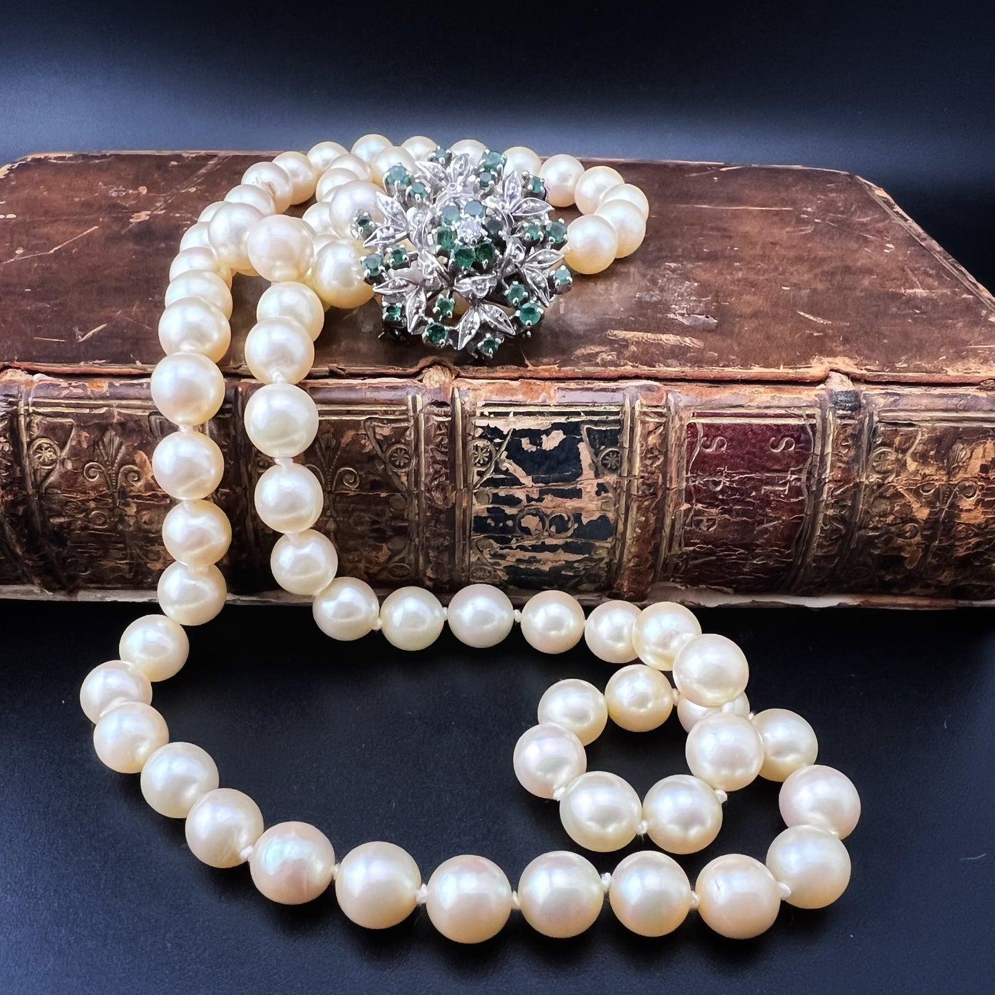 Pearl necklace, 82.5 cm, large 18 ct white gold clasp, emeralds, diamonds