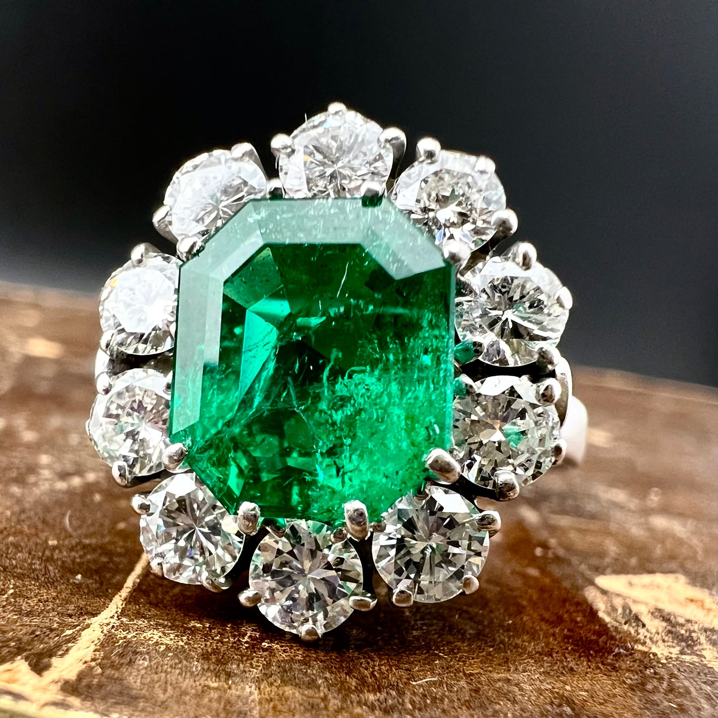 Colombian emerald and diamond ring, 18k gold