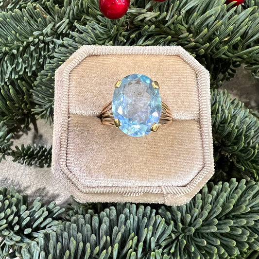 Cocktail ring with blue topaz and 14k yellow gold
