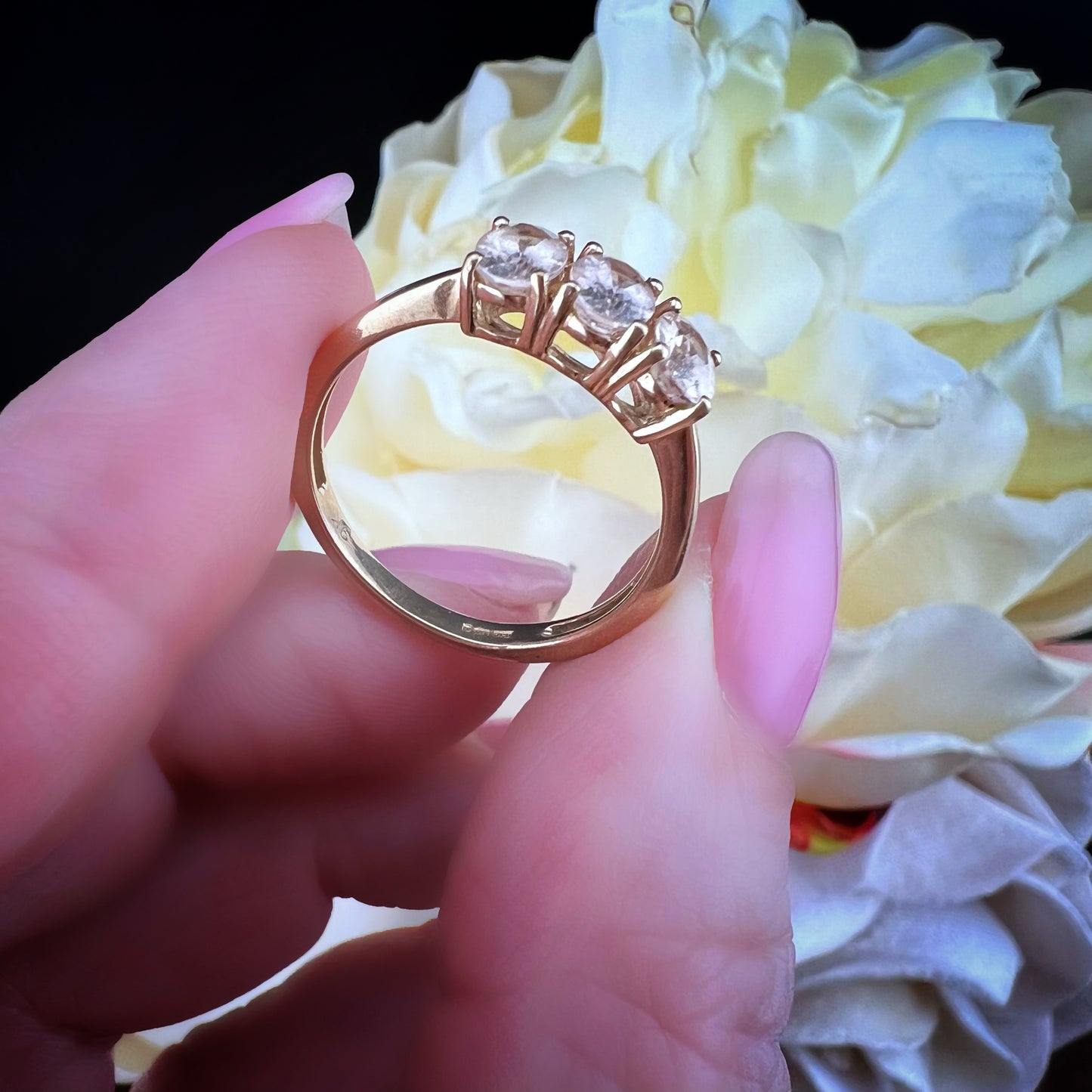 Anello Trilogy in Oro Giallo con Quarzi Rosa – Vintage Anni ’90