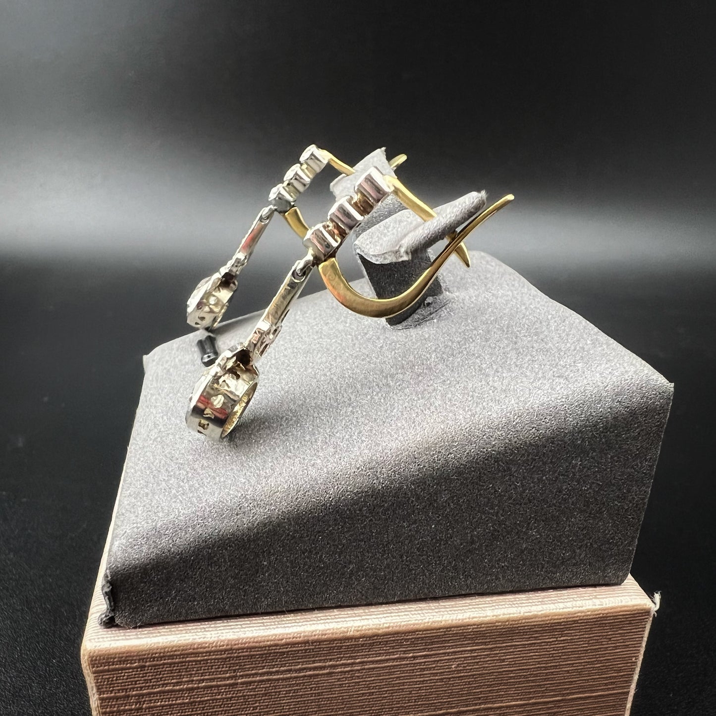 Orecchini Art Déco in Oro e Diamanti (Primi del '900 ct 2.28)