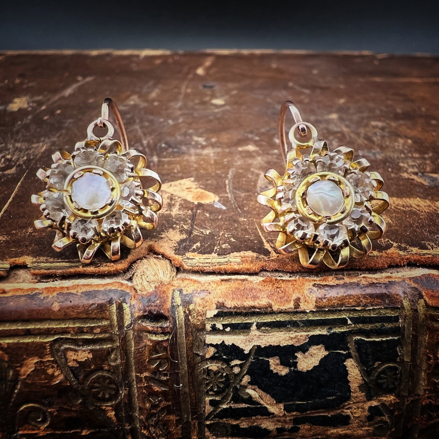 Leverback Earrings with Mother-of-Pearl Daisies – Early 1900s