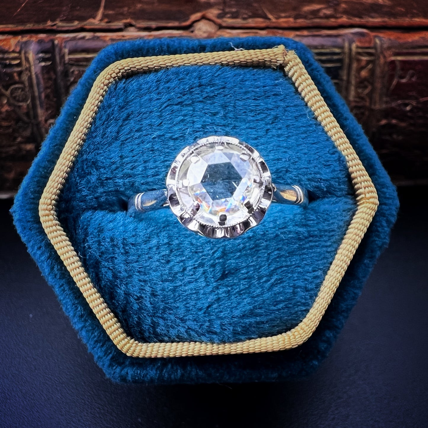18 Karat Gold-Solitärring mit Diamant im Rosenschliff – 1930er