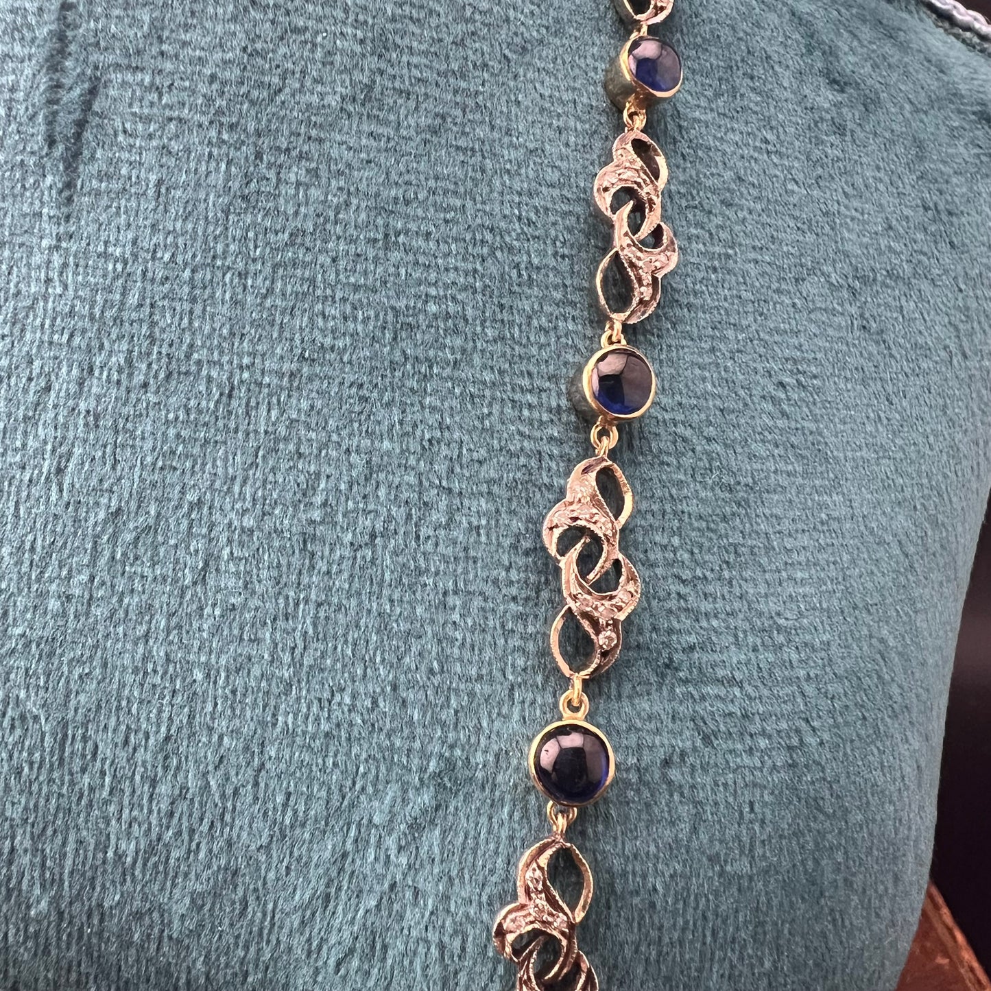 Salzburg necklace in 14-karat yellow gold with cabochon sapphires and diamonds, 54 cm