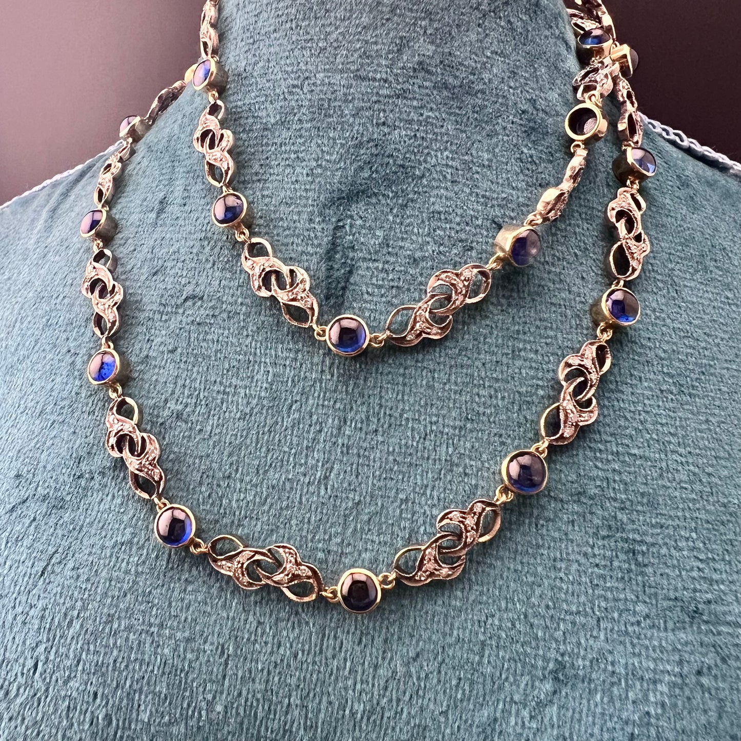 Salzburg necklace in 14-karat yellow gold with cabochon sapphires and diamonds, 54 cm