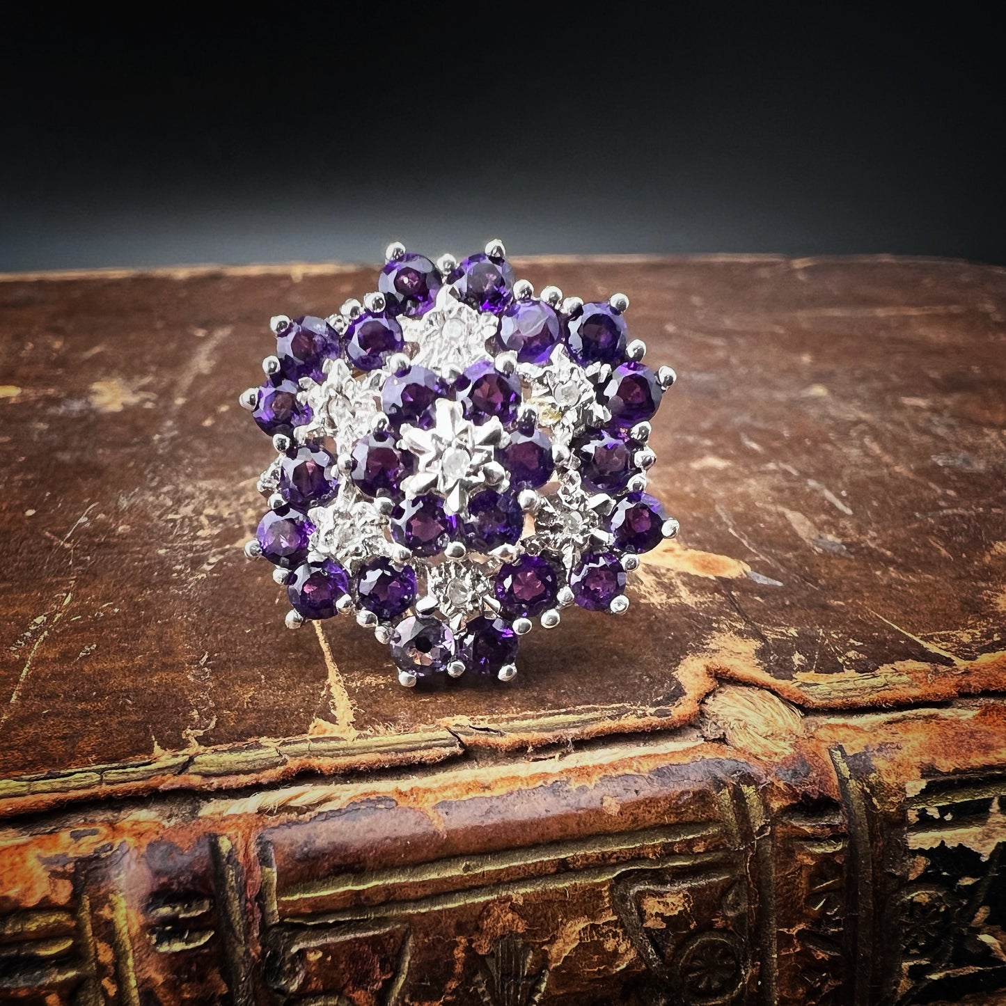Large flower ring in gold, amethysts and diamonds - Birmingham 1954