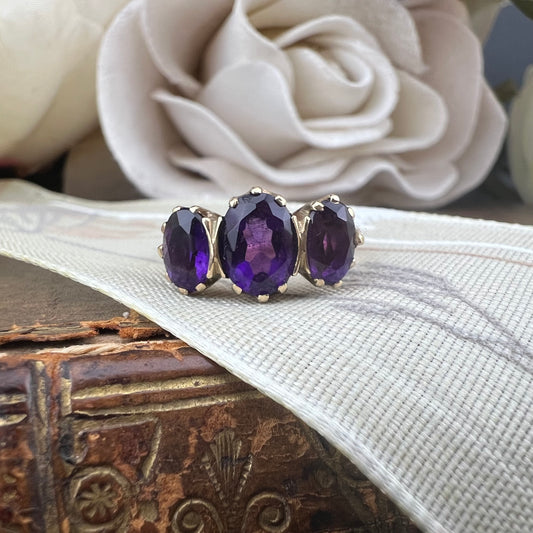 Anello trilogy con ametiste in oro giallo – Vintage anni ’70