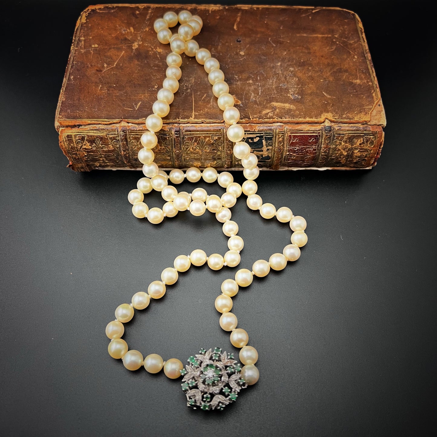 Pearl necklace, 82.5 cm, large 18 ct white gold clasp, emeralds, diamonds