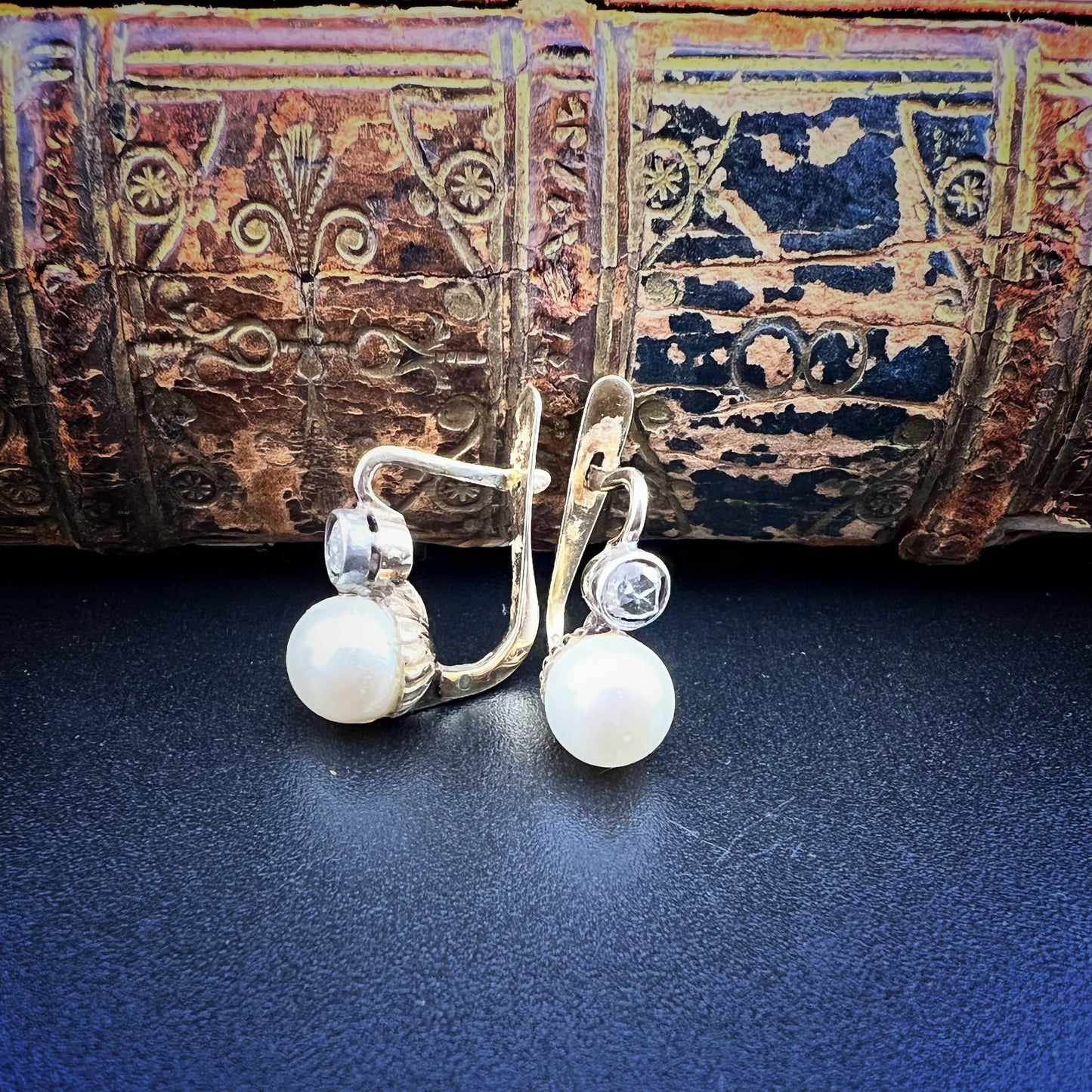 1950s earrings in 18k gold with natural pearls and rosette diamonds