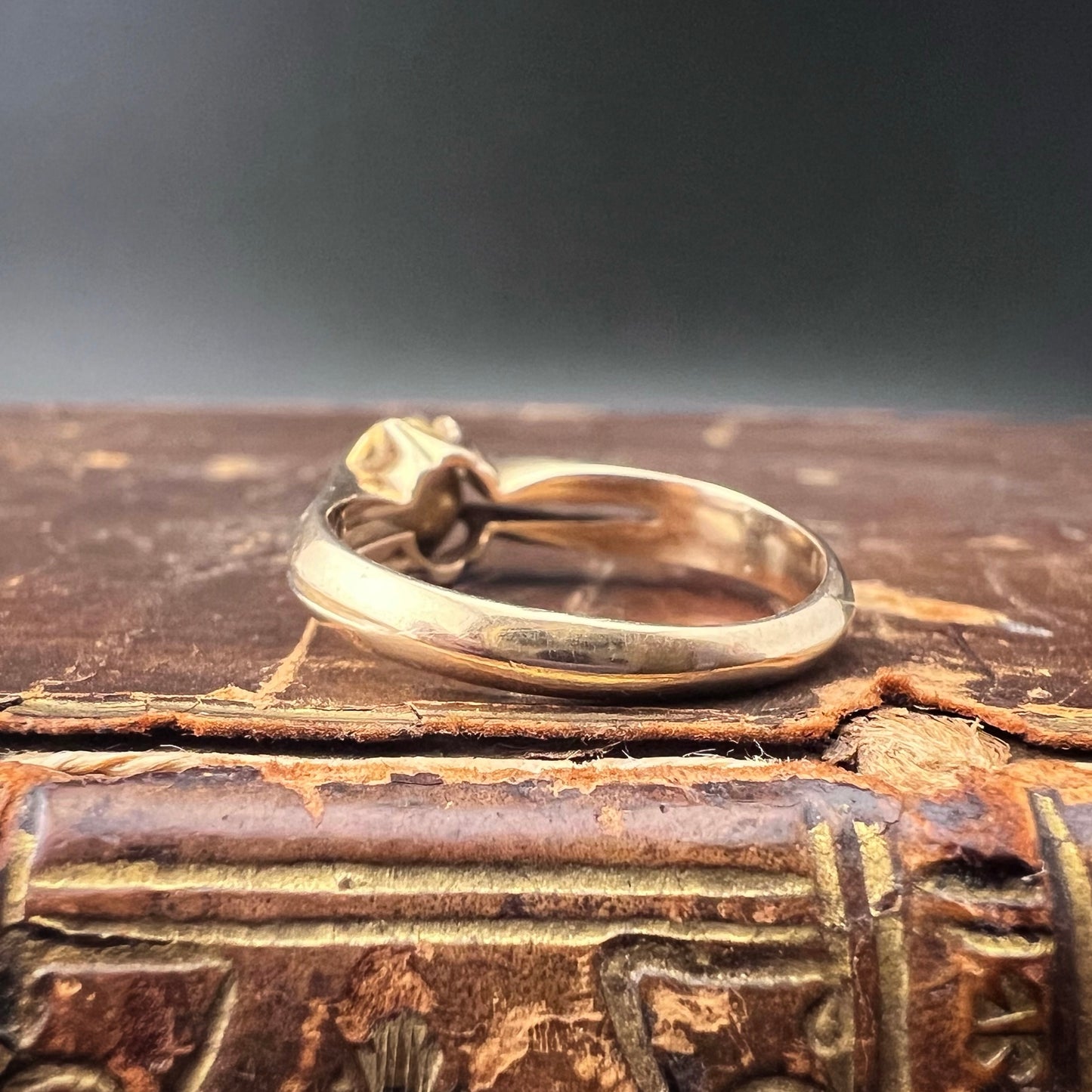 Antique 14K gold ring with 0.60 ct rose diamond