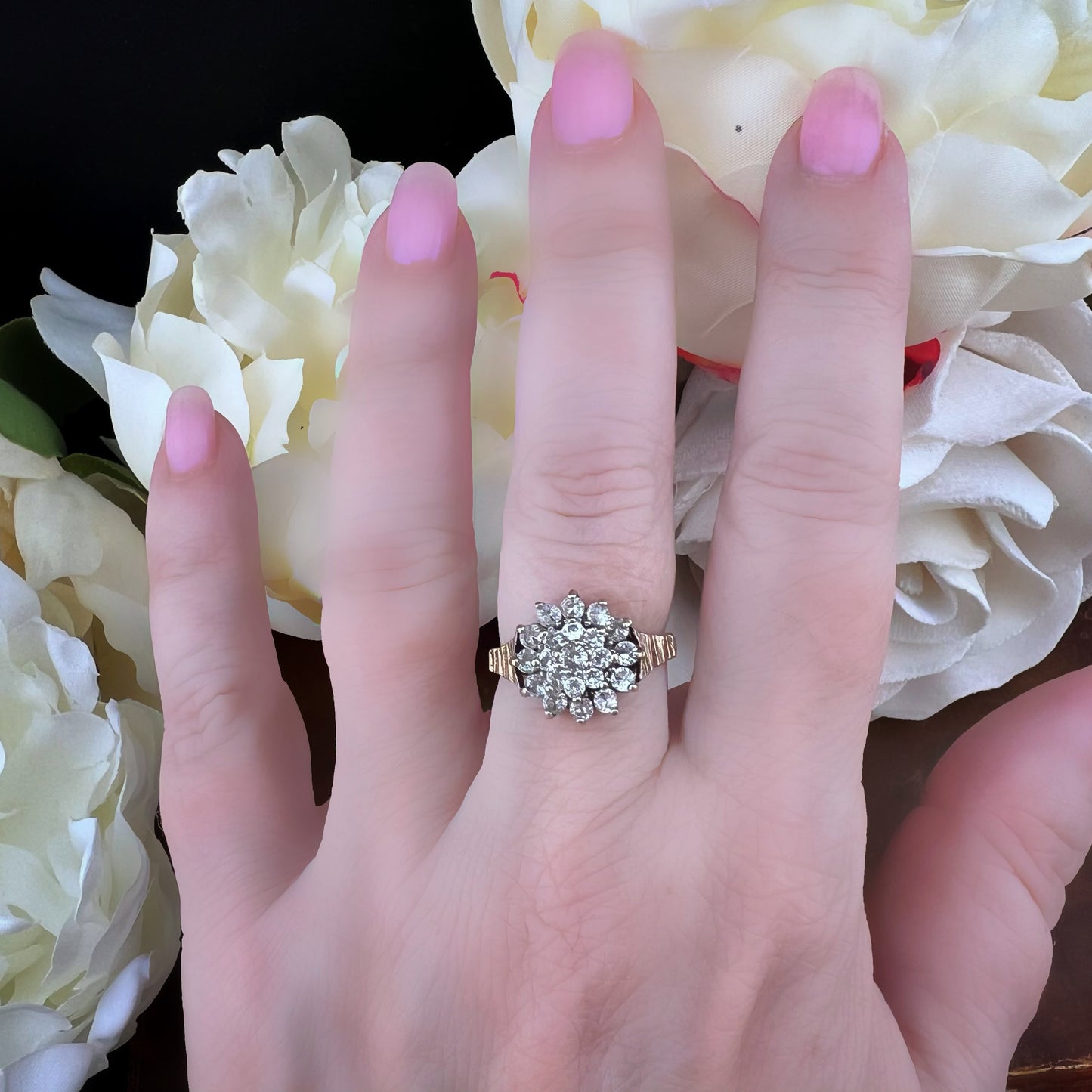 Cluster ring. Anello in oro con quarzi bianchi. Birmingham 1973