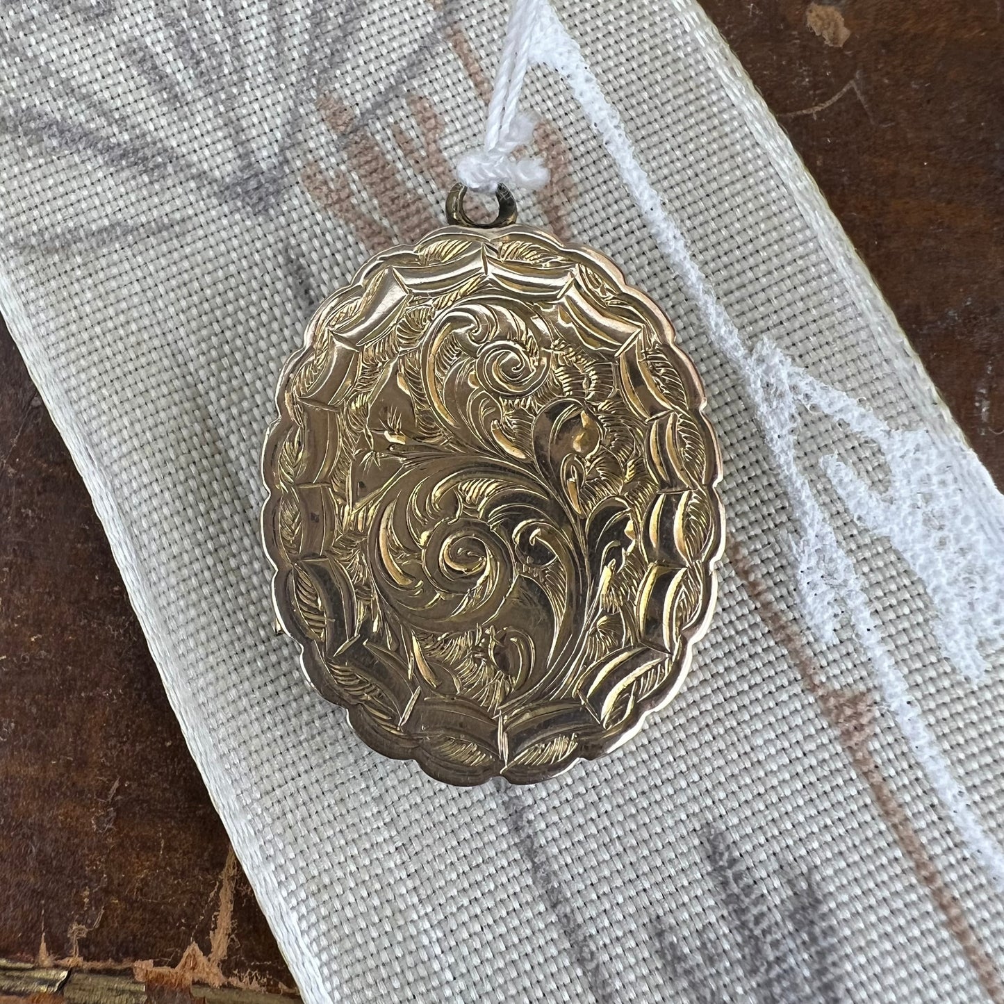 N. 05 - Locket porta foto ovale in oro 9 ct back & front primi ‘900