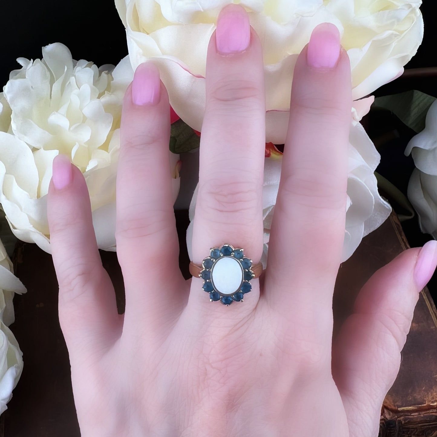 Anello Margherita in Oro Giallo con Opale e Quarzi Azzurri