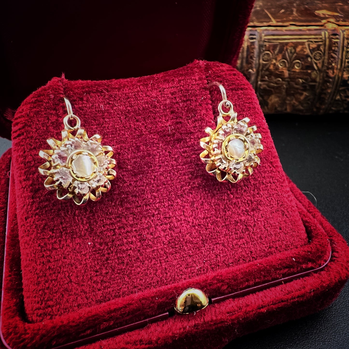 Leverback Earrings with Mother-of-Pearl Daisies – Early 1900s