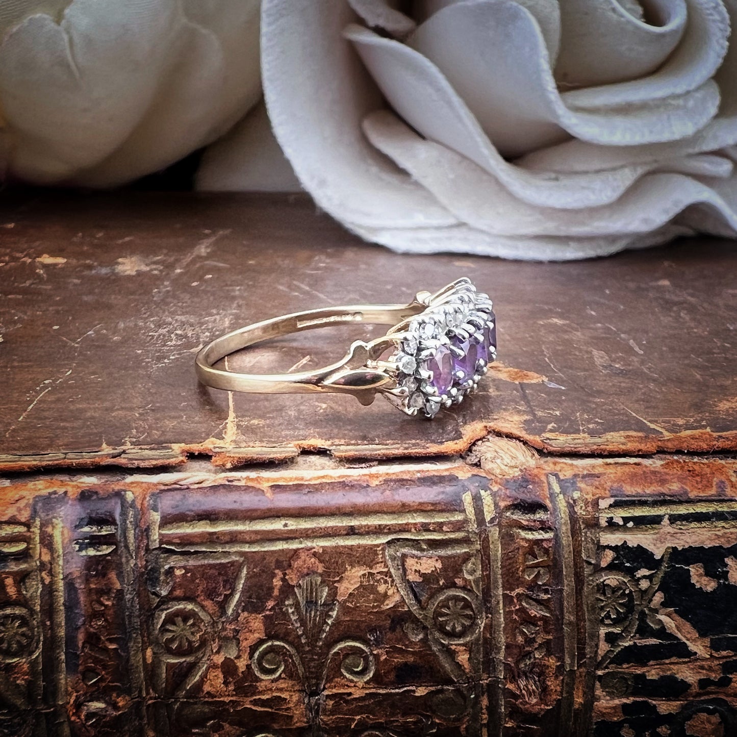 Anello vintage in oro giallo 9 ct con ametiste e diamanti – Birmingham, anni ’70