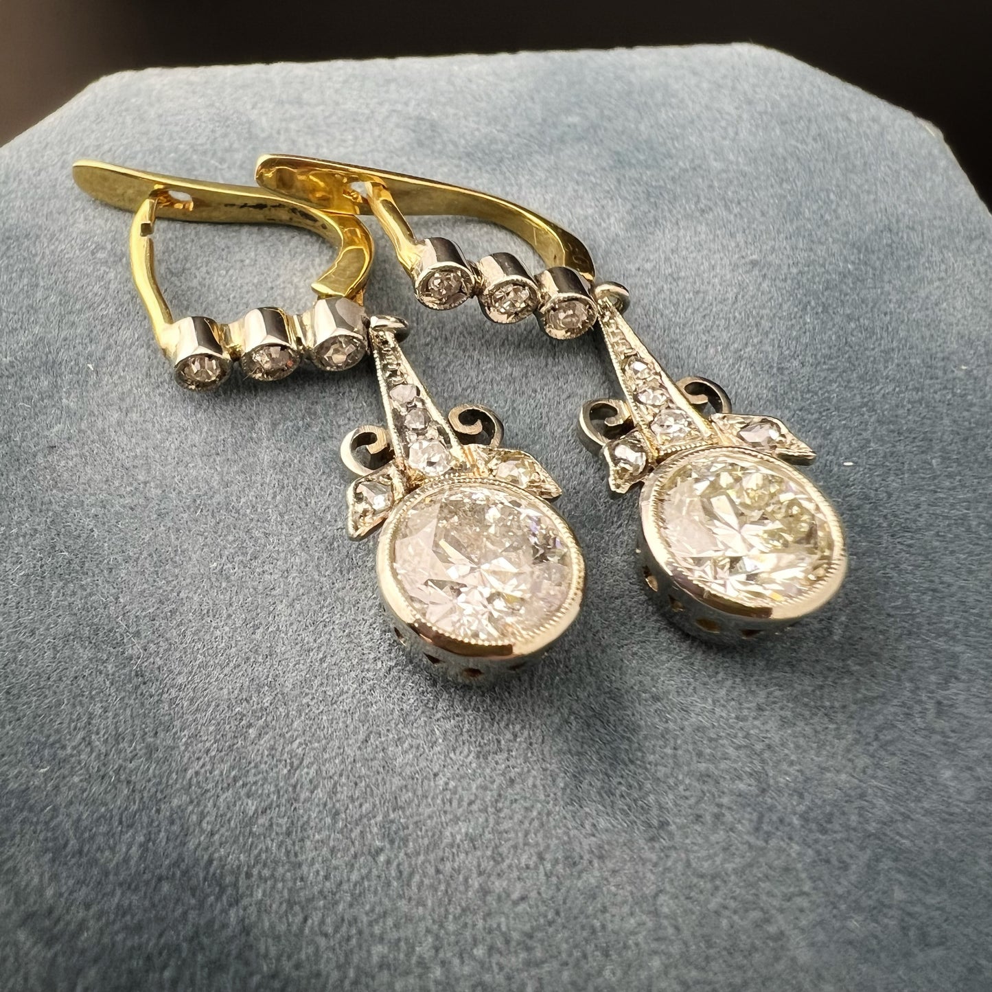 Orecchini Art Déco in Oro e Diamanti (Primi del '900 ct 2.28)