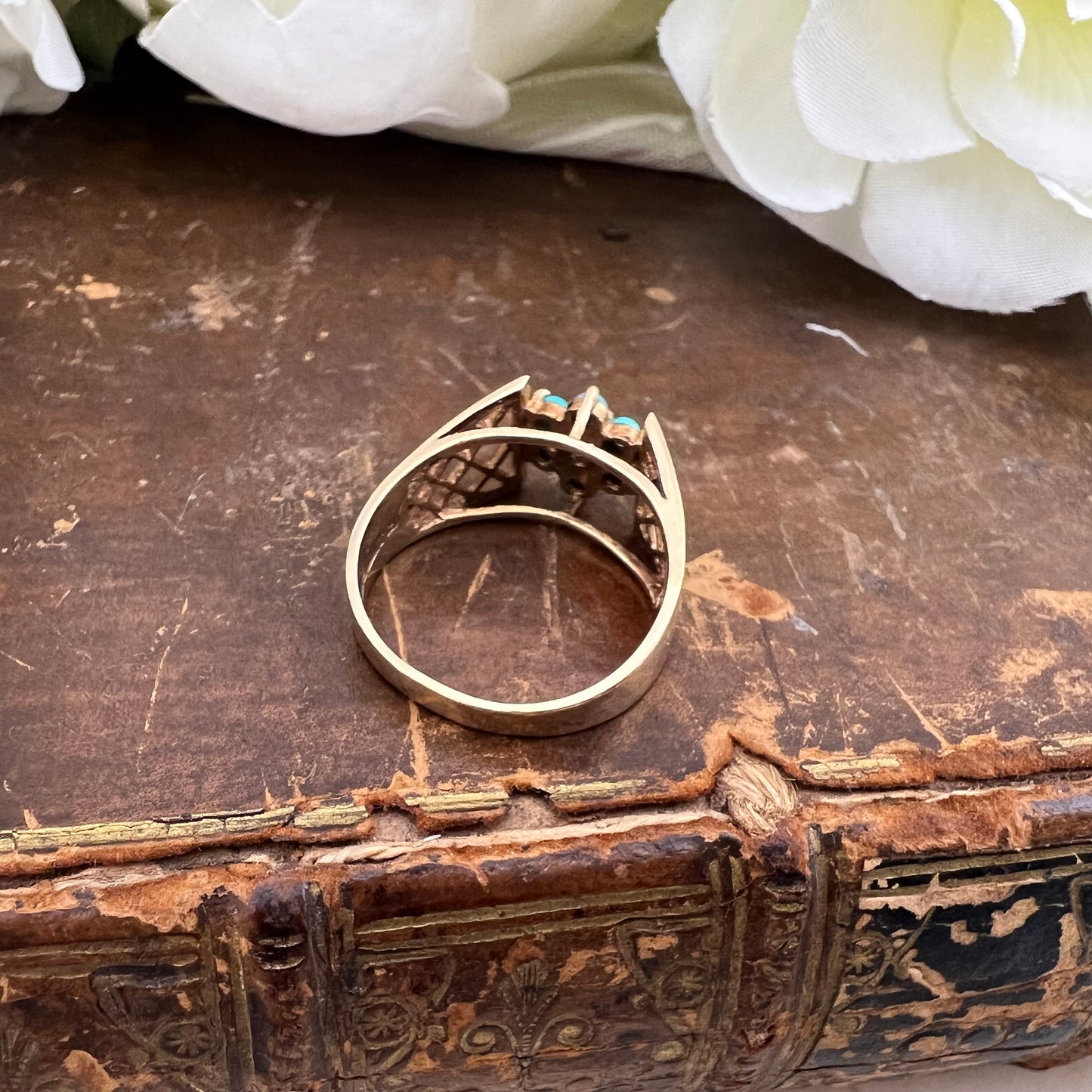 Anello Fiore in Oro Giallo con Turchesi e Perla – Birmingham 1972