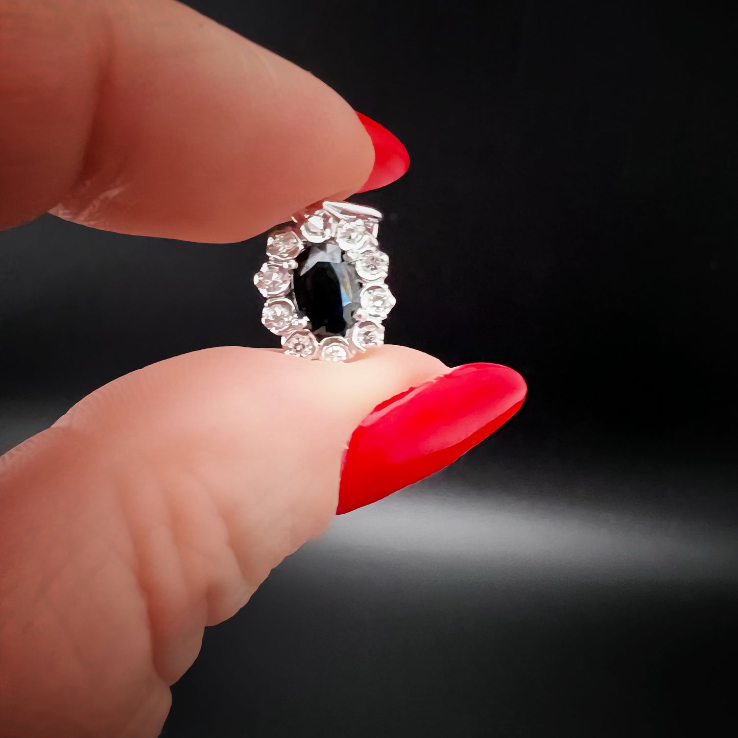 18K gold sapphire and diamond daisy pendant