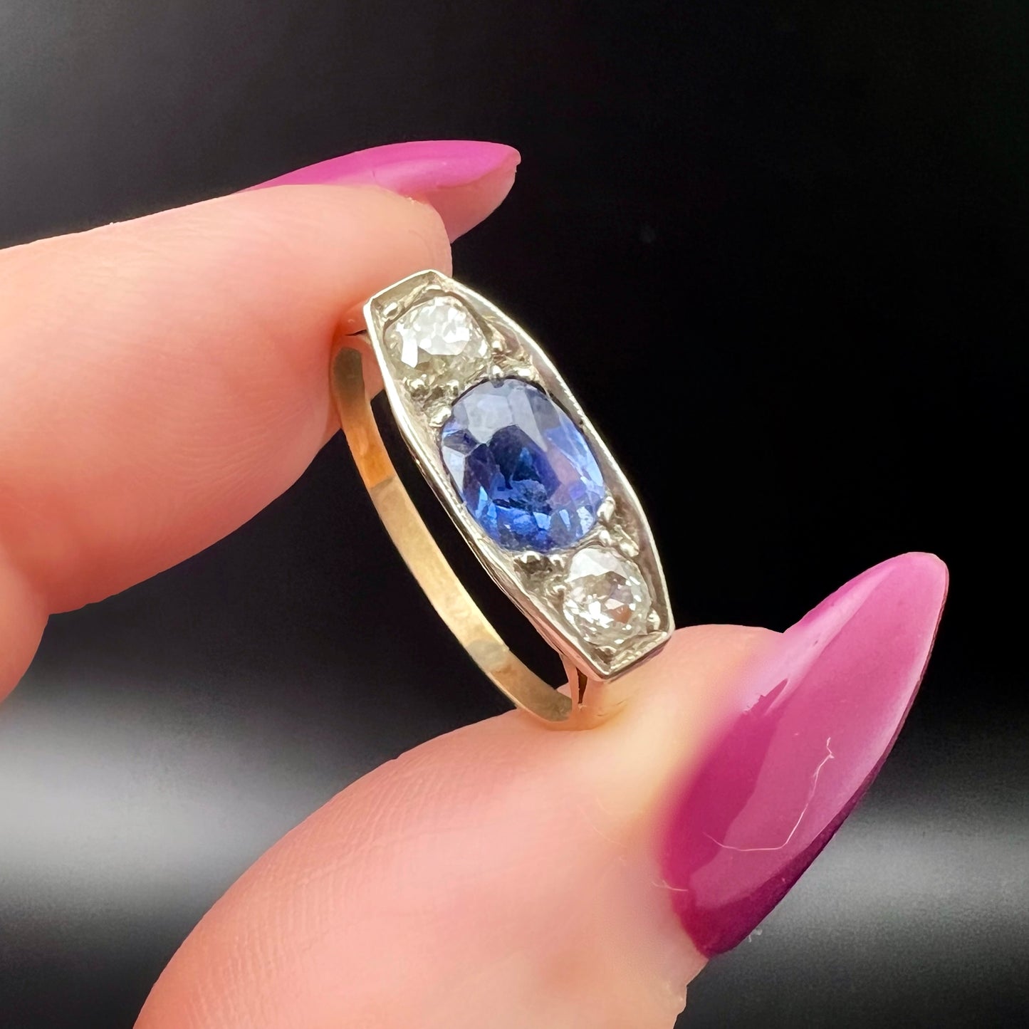 Trilogie-Ring aus 14 Karat Gold mit Saphir und alten Minendiamanten