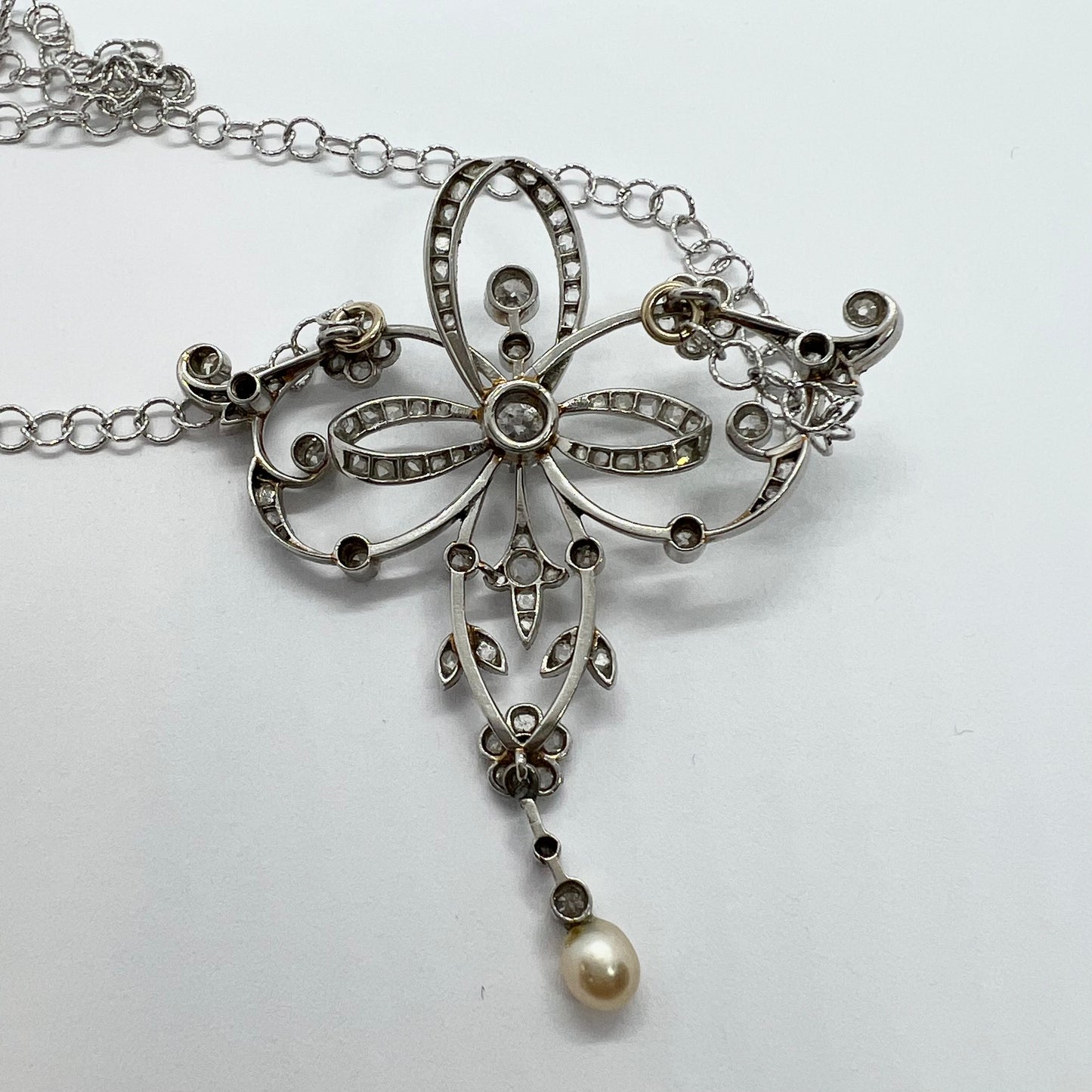 1920s lavalier necklace in 18kt white gold and 1.20ct diamonds