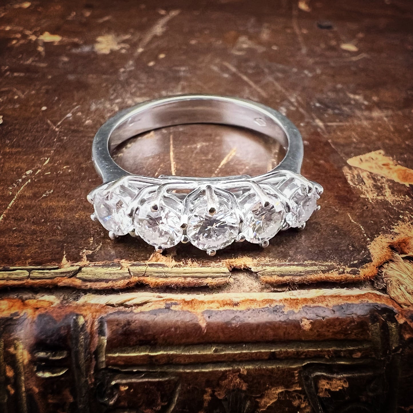 Anello vintage in oro bianco 18 carati e diamanti IF VS - GH 1 ct totale