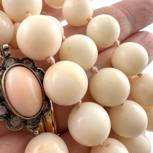 Long necklace with pinkish white Japanese coral “Shiro”