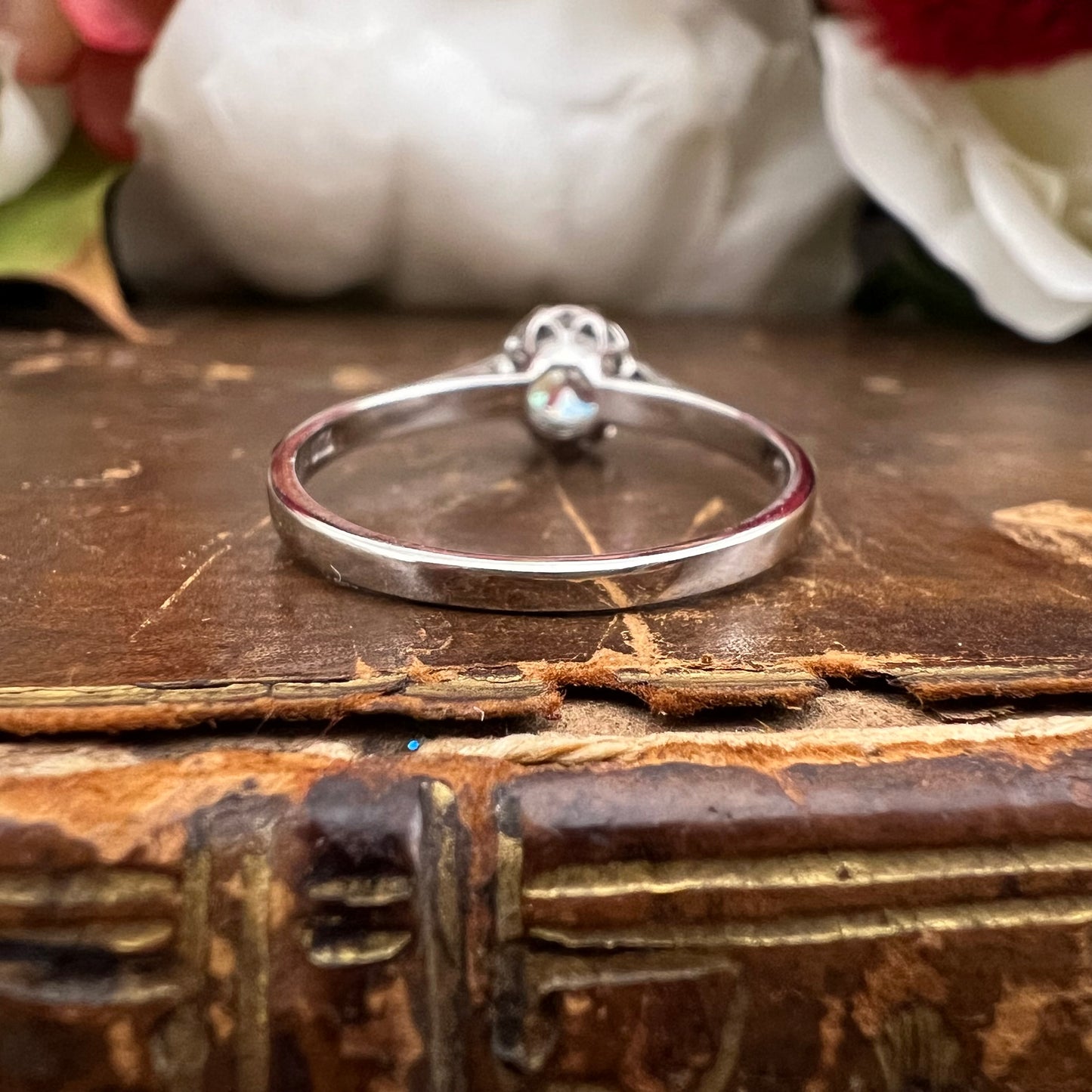 Anello solitario vintage in oro bianco 18k e diamante Old Mine 0.82 ct – Italia, anni 1930–40