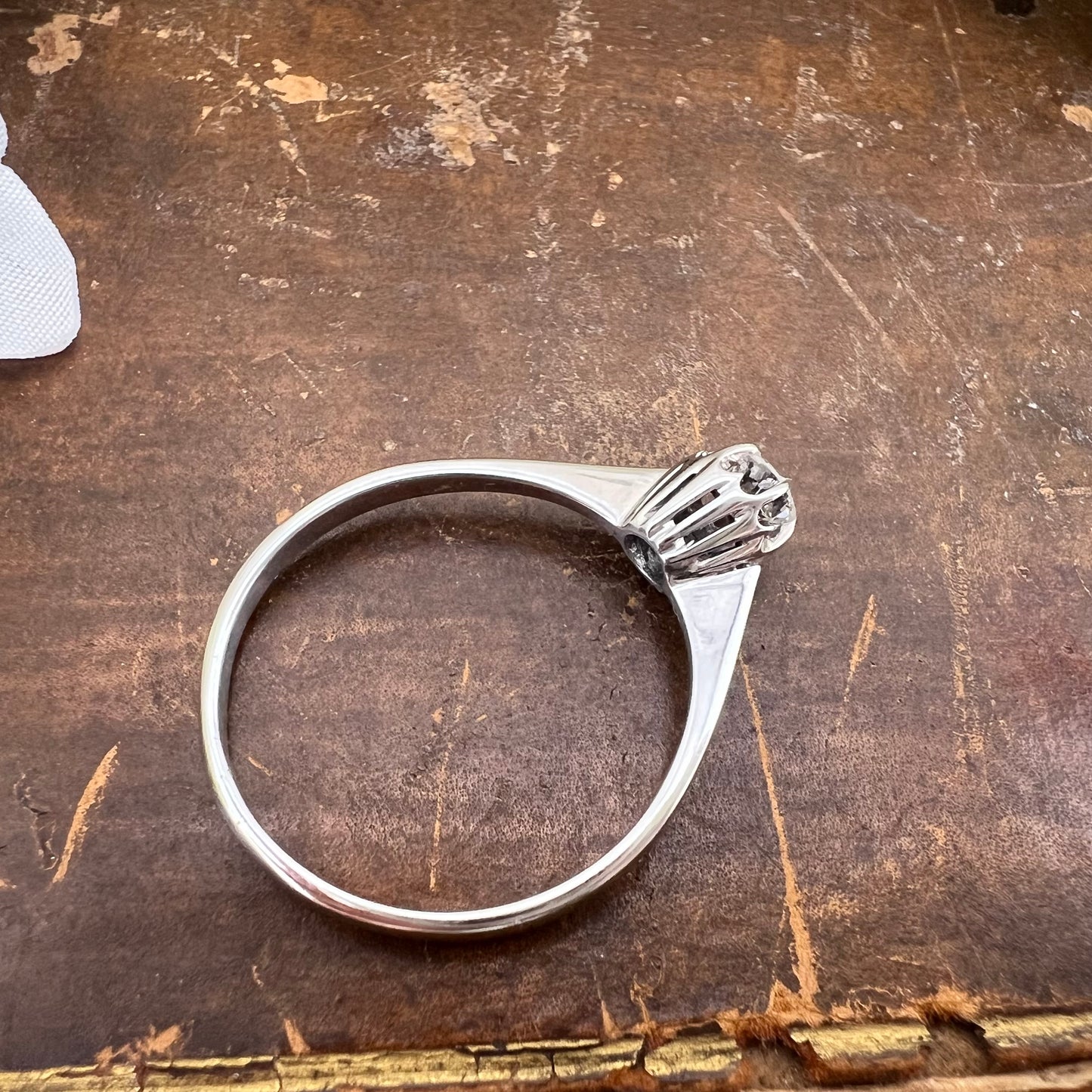 Anello Solitario in Oro Bianco 18K con Diamante Brillante 0.27 ct